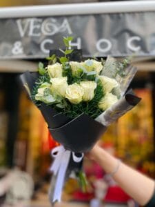 9'lu Beyaz Gül Buketi