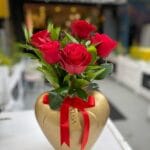 Kalpli Vazo İçinde Gül